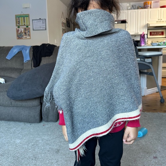 Girls roots cabin poncho - Picture 1 of 3